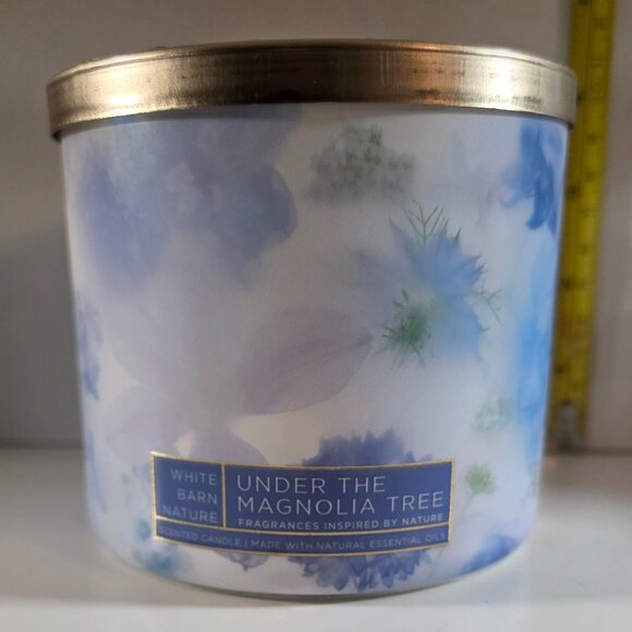 White Barn Under the Magnolia Tree 3-wick Candle NEW - Picture 1 of 3